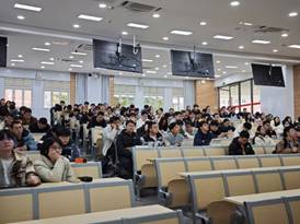 会议室里的人们AI 生成的内容可能不正确。